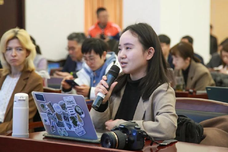 线上评论：专家精彩点评比赛瞬间的简单介绍