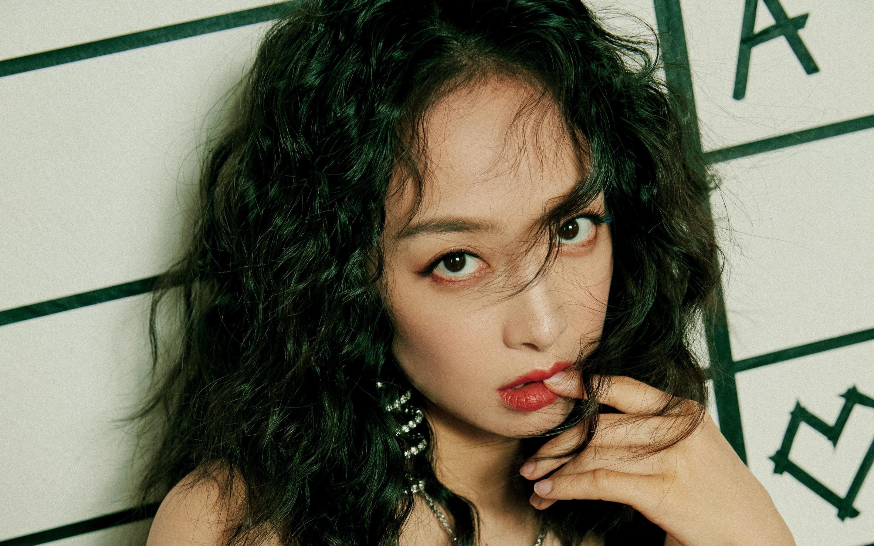 青少年铁人三项公开赛设立家庭接力赛，铁人三项青少年组的具体年龄