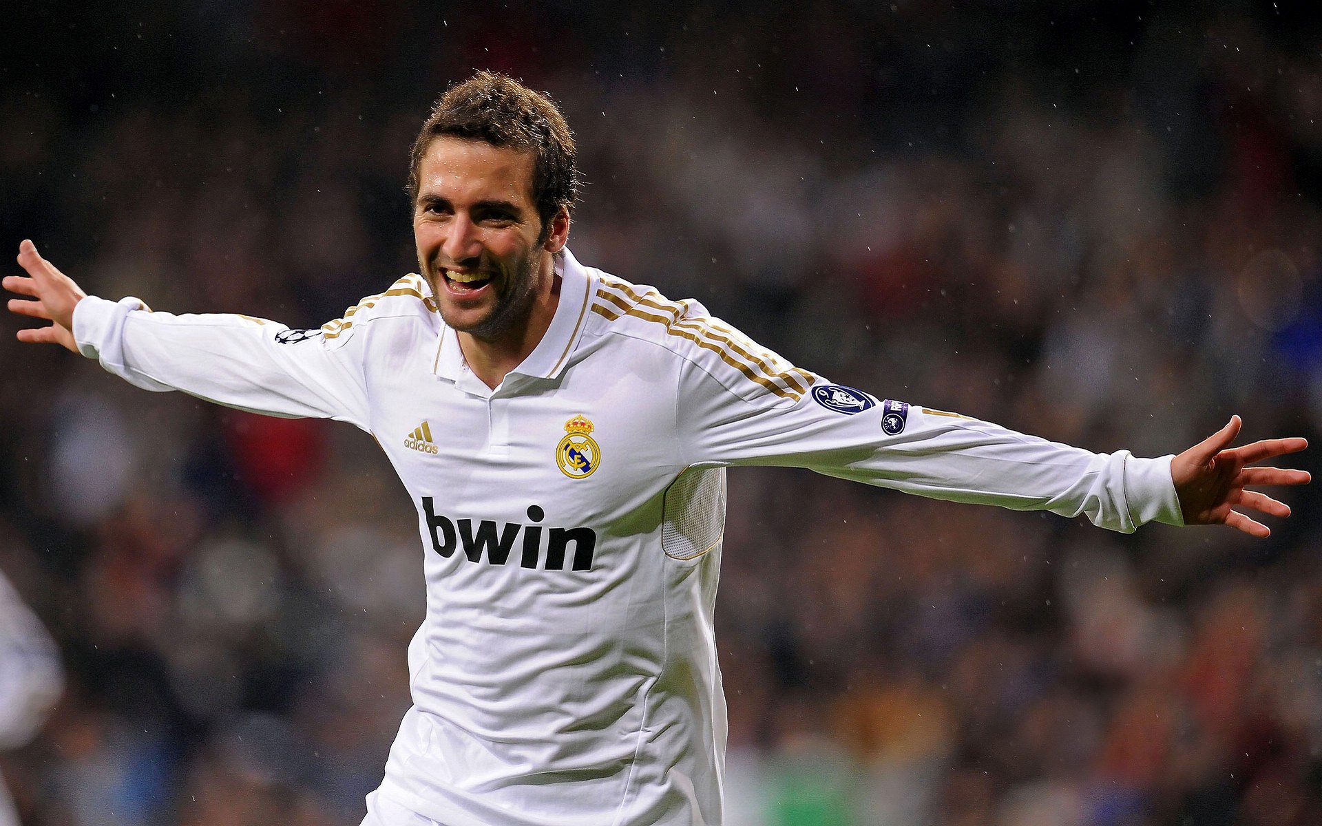 智能硬件助力:电竞体验升级,让比赛更震撼,什么叫智能硬件