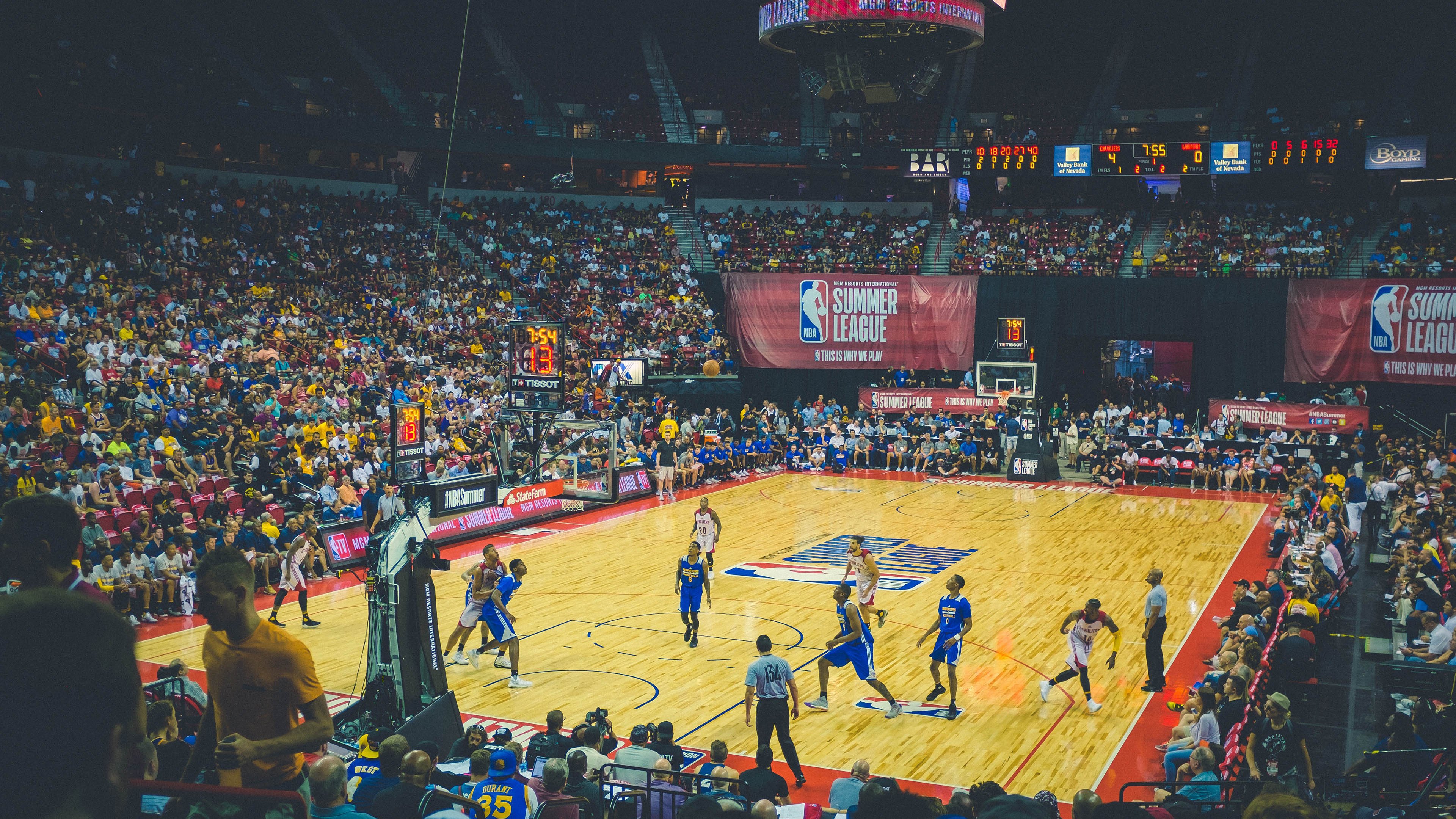 爱游戏 电竞-马刺开启“反霸凌”公益行动，走进德州校园巡讲，马刺致敬德克视频